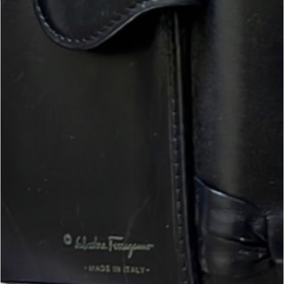 Beautiful Salvatore Ferragamo black leather short wallet - Picture 4 of 4